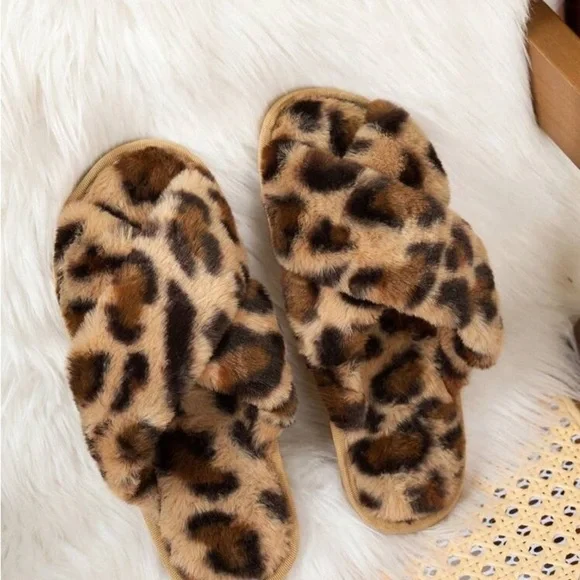 SHEIN Leopard Print Faux Fur Slippers Size 8.5 - Picture 5 of 9